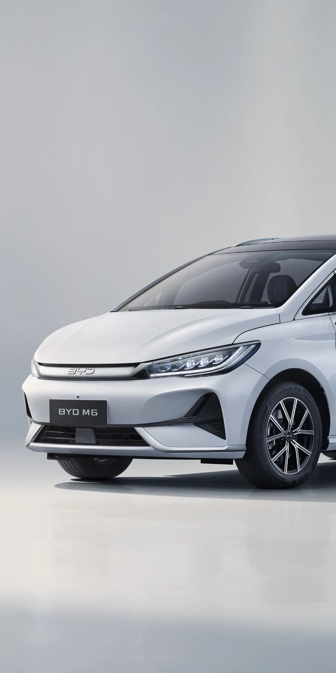 BYD M6 di BYD BIPO Serpong